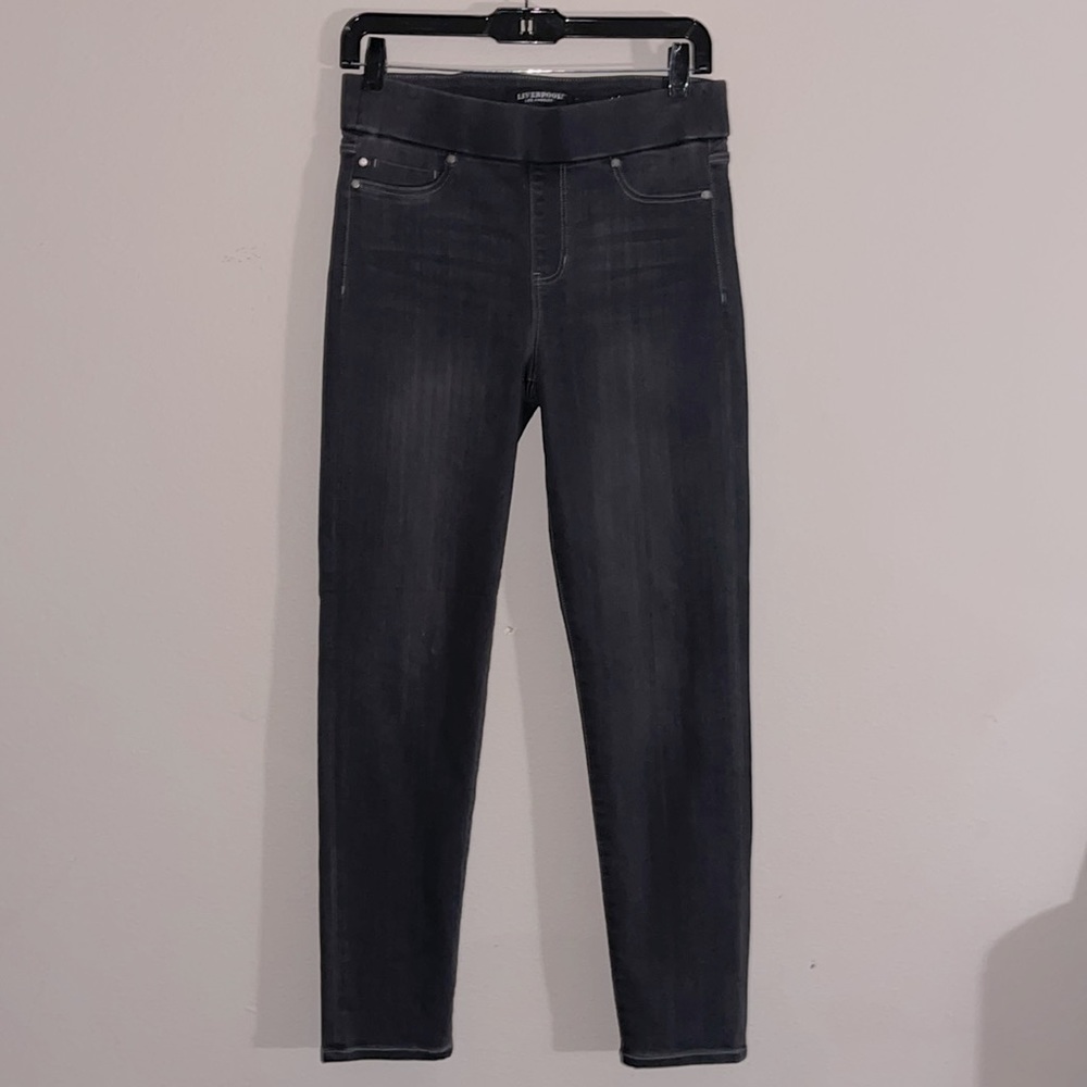 LIVERPOOL THE SLIM IN ASH GRAY NEW WITHOUT TAG. Size 27/4 jeggings pulling style